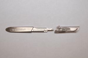 ASPEN SURGICAL BARD-PARKER PROTECTED BLADE SYSTEM : 373911 CS                                                                                                                                                                                                  