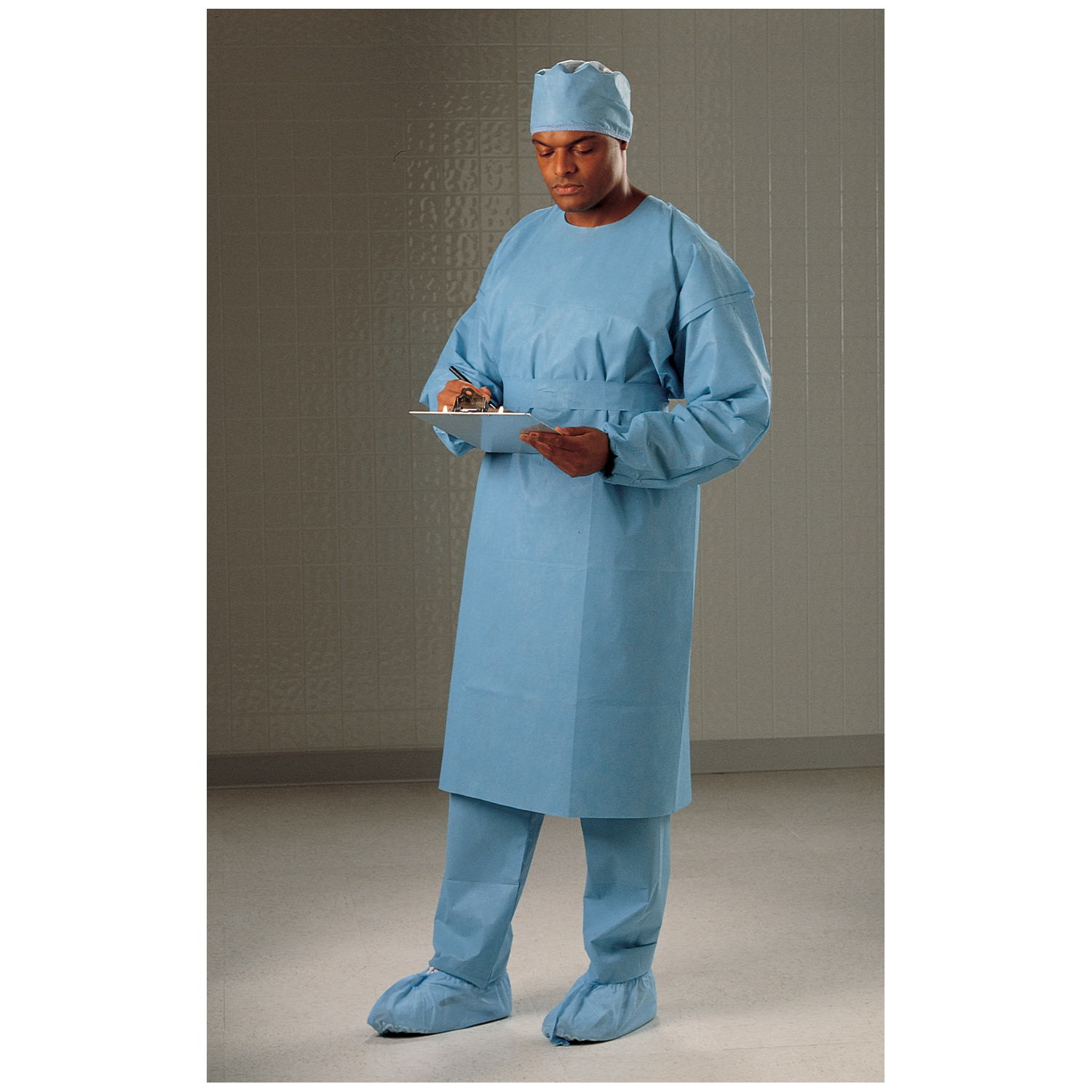 HALYARD CONTROL COVER GOWN : 69987 CS                                                                                                                                                                                                                          